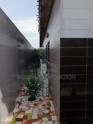 2chbre Duplex dans Beraka Corporation, Yopougon à Vendre