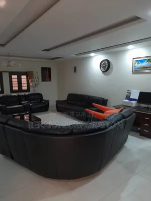 2chbre Duplex dans Beraka Corporation, Yopougon à Vendre