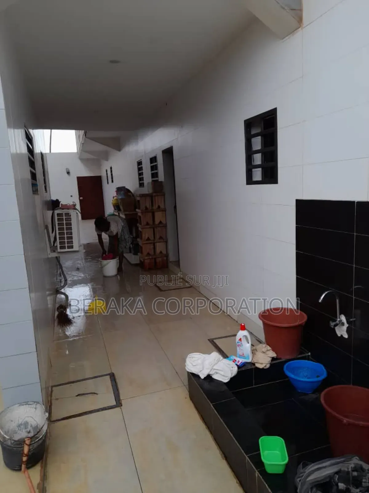 2chbre Duplex dans Beraka Corporation, Yopougon à Vendre