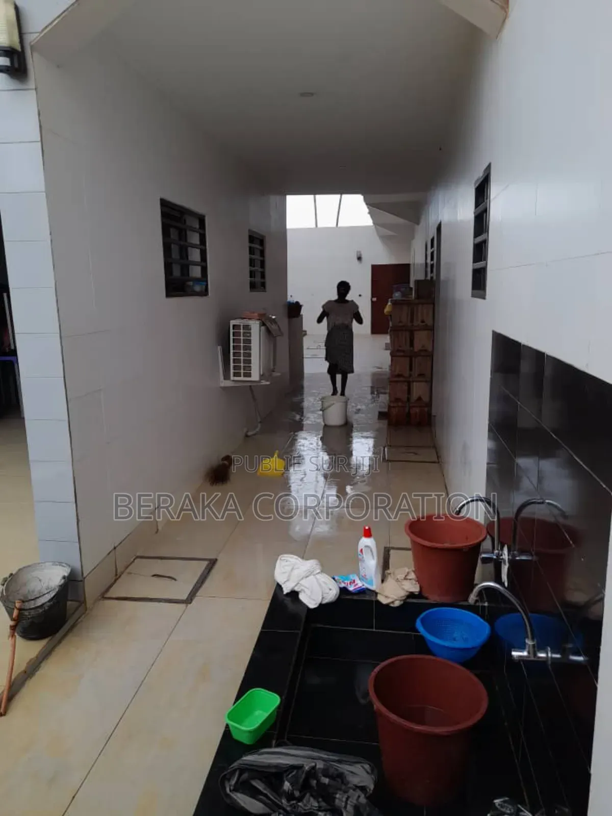 2chbre Duplex dans Beraka Corporation, Yopougon à Vendre