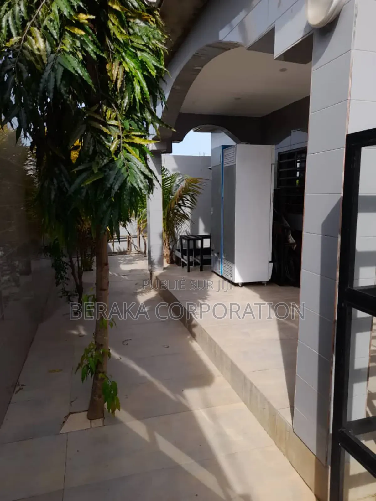 2chbre Duplex dans Beraka Corporation, Yopougon à Vendre