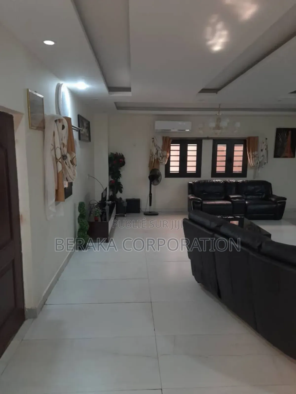 2chbre Duplex dans Beraka Corporation, Yopougon à Vendre