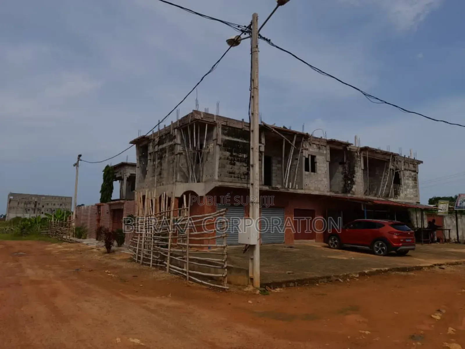 2chbre Duplex dans Beraka Corporation, Yopougon à Vendre
