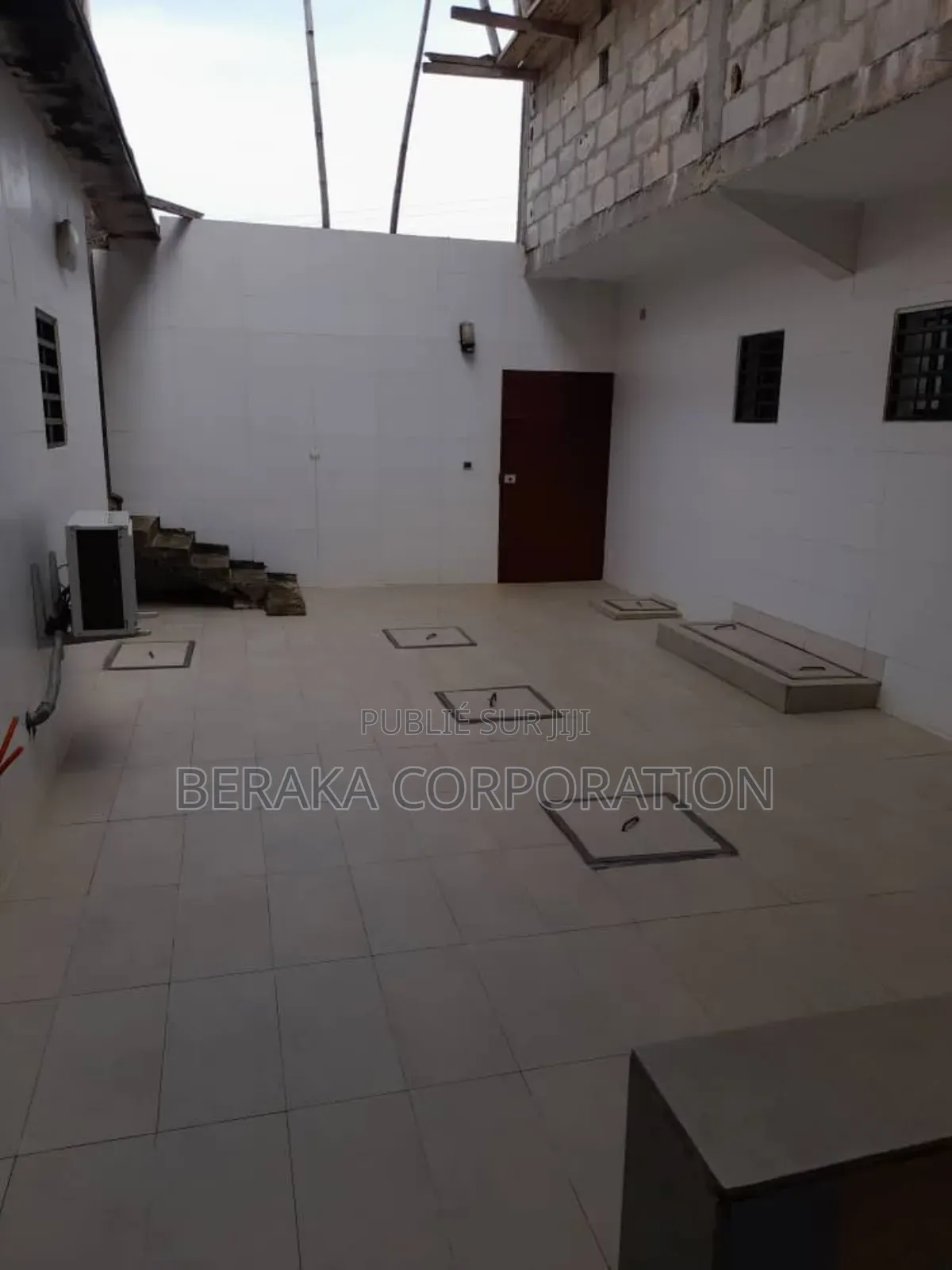 2chbre Duplex dans Beraka Corporation, Yopougon à Vendre