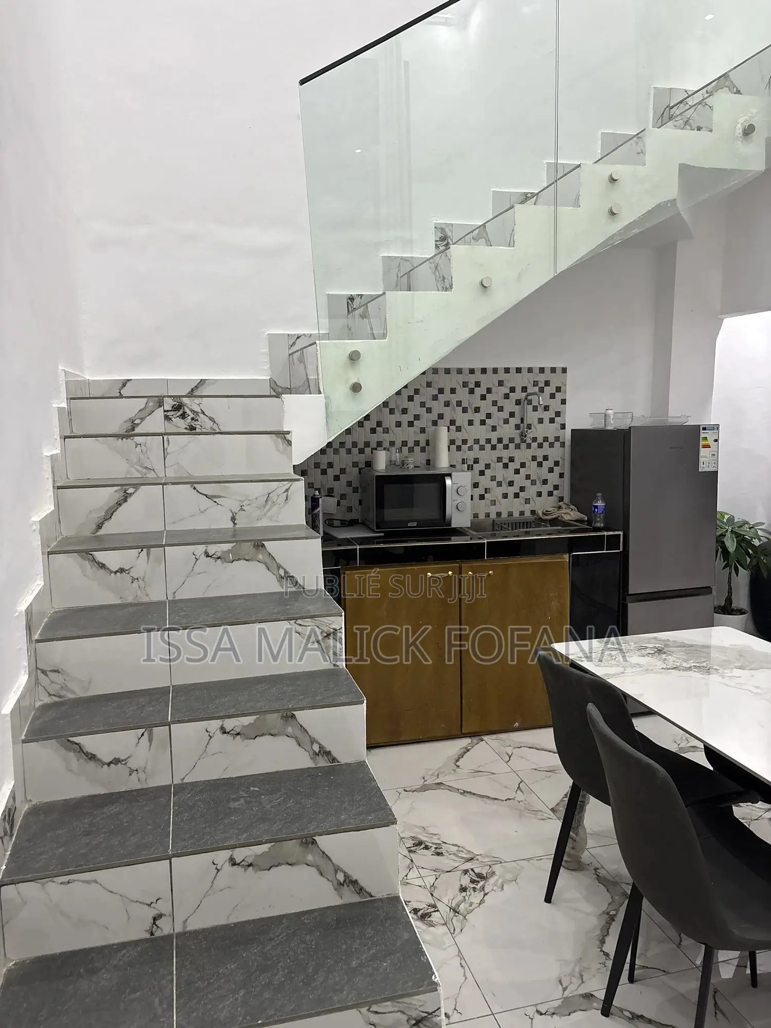 Furnished 1chbre Chambre et salon dans Malick Fofana, Cocody à Louer