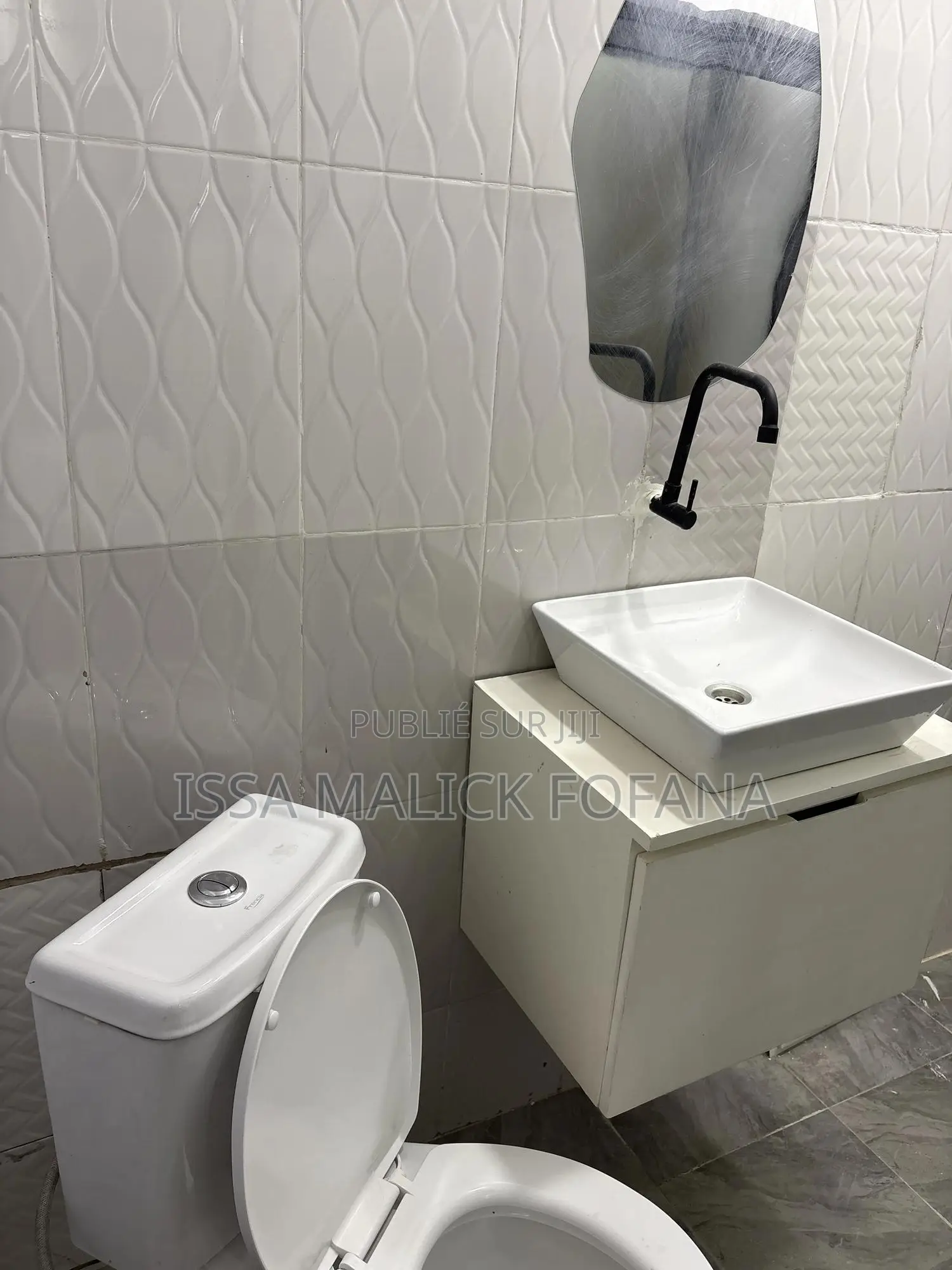 Furnished 1chbre Chambre et salon dans Malick Fofana, Cocody à Louer