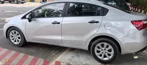 Kia Rio 2017 Gris