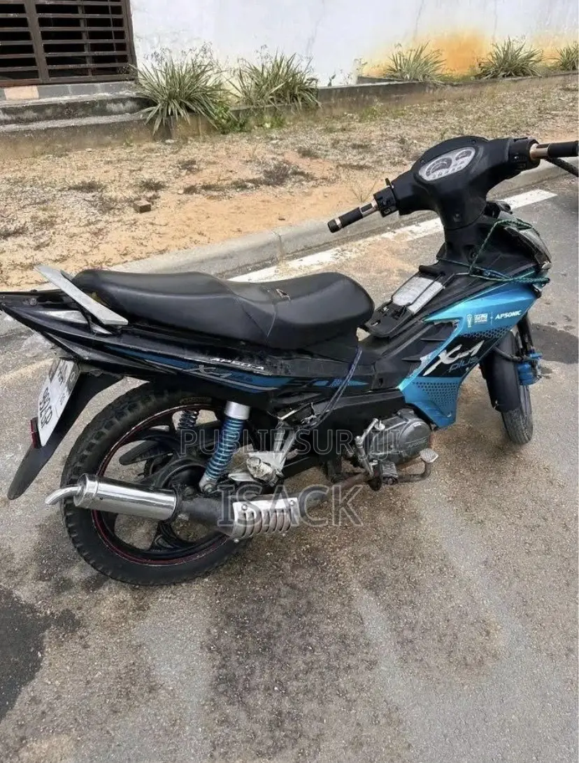 New TVS HLX 125 2023 Blanc