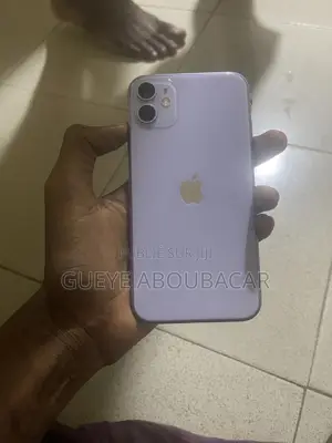 Photo - Apple iPhone 11 64 GB Violet