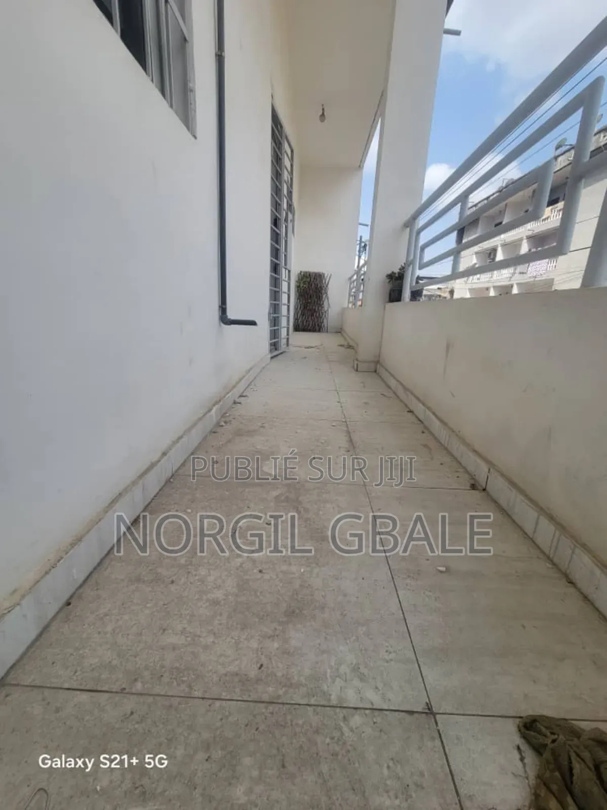 6chbre Appartement dans Avec Norco, Cocody à Louer