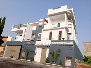 Photo - Triplex en Vente