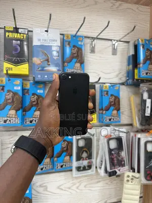 Photo - Apple iPhone 7 32 GB Black