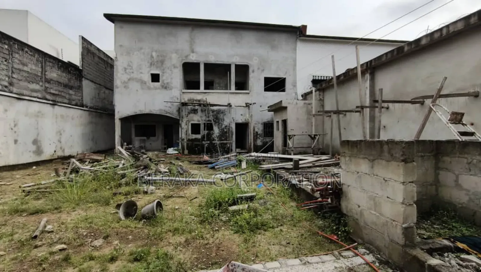 10chbre Duplex dans Beraka Corporation, Cocody à Vendre