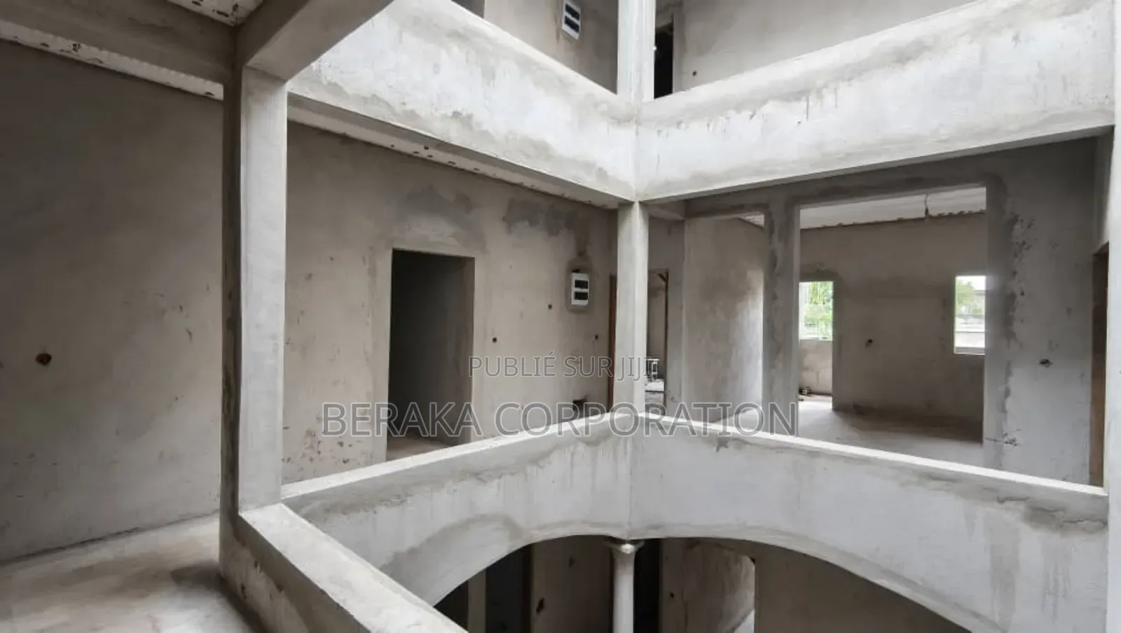 10chbre Duplex dans Beraka Corporation, Cocody à Vendre