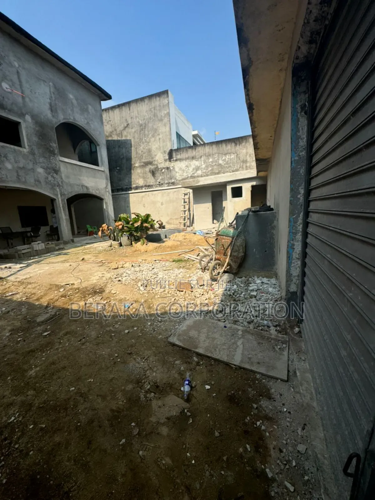 10chbre Duplex dans Beraka Corporation, Cocody à Vendre