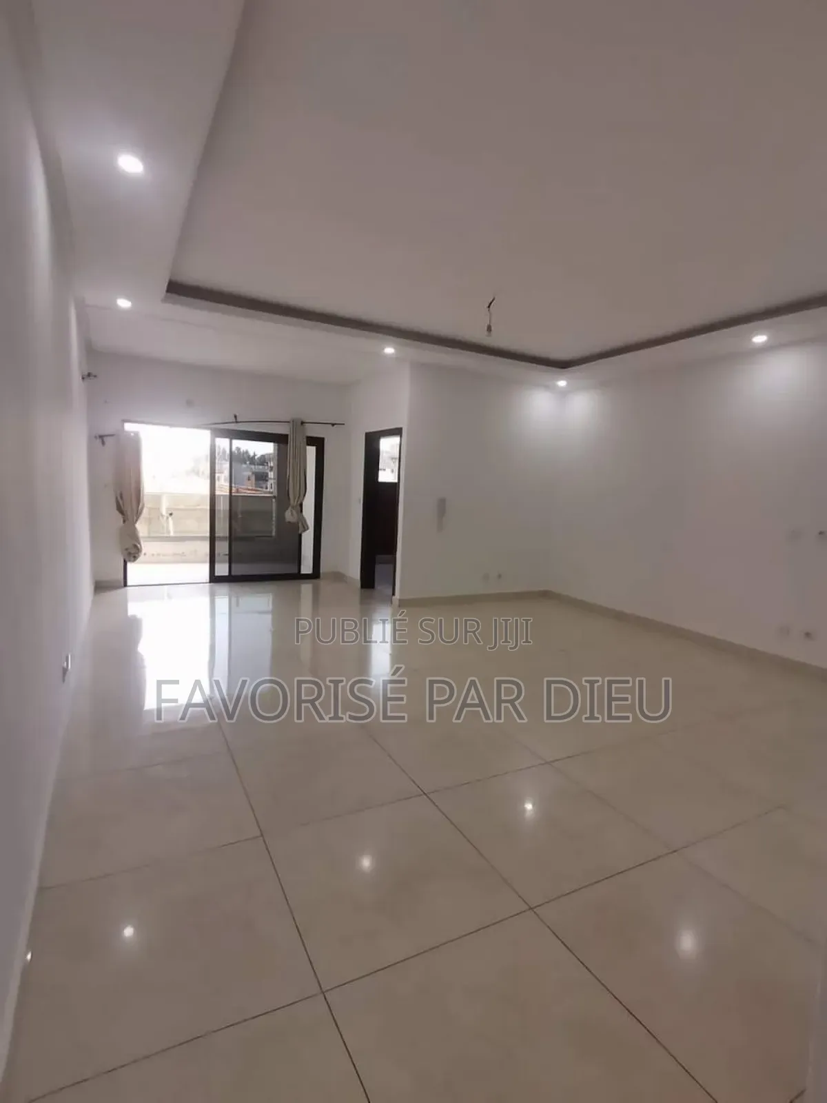 1chbre Appartement dans Cocody à Louer