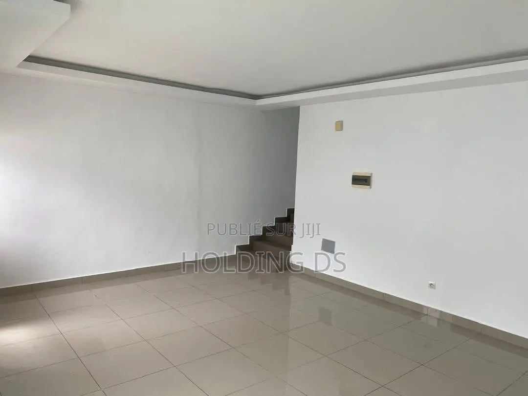 Furnished 3chbre Duplex dans Vente  Immobilière, Grand-Bassam à Vendre