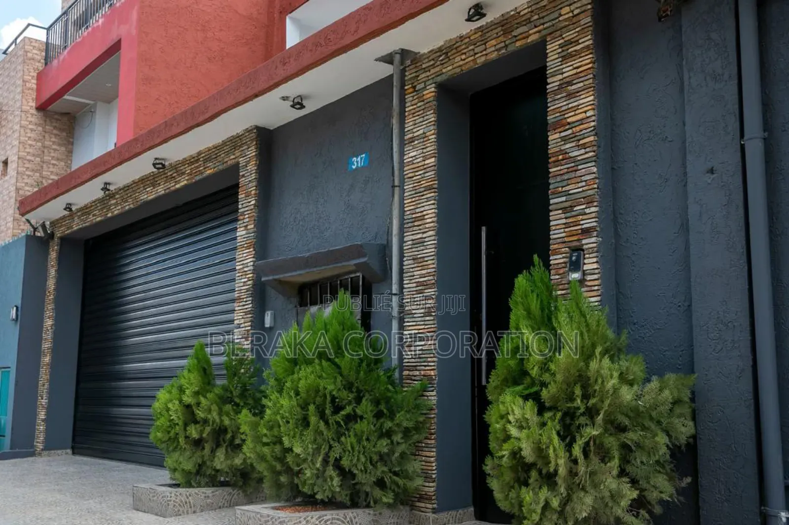 7chbre Duplex dans Beraka Corporation, Cocody à Vendre