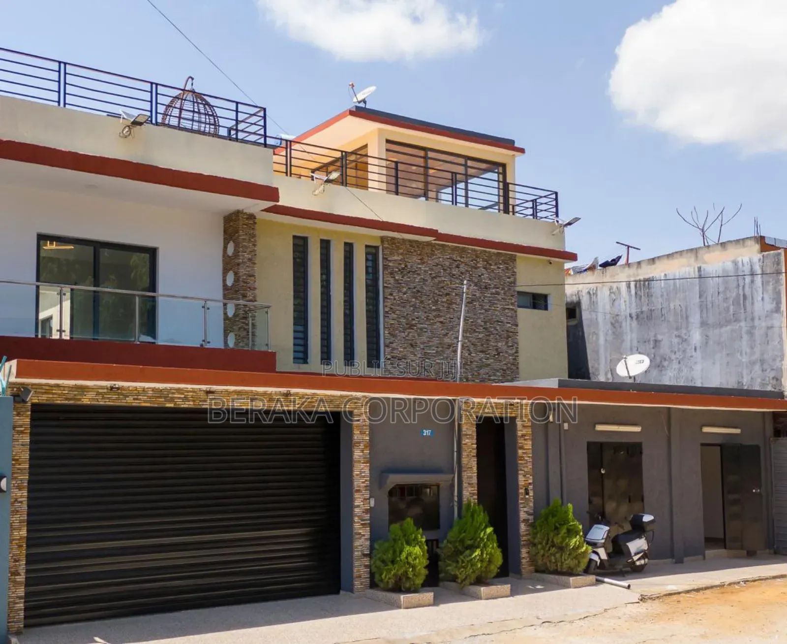 7chbre Duplex dans Beraka Corporation, Cocody à Vendre