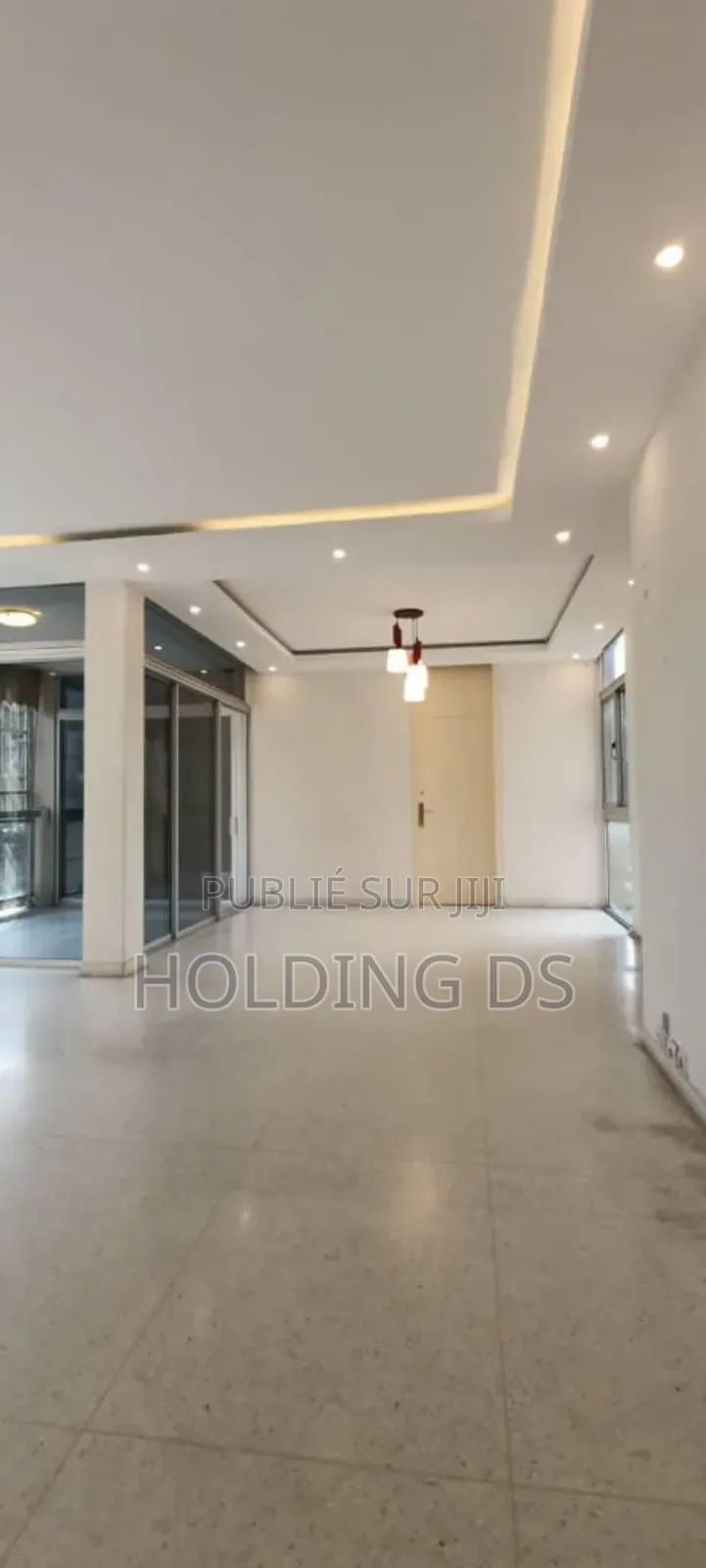 Furnished 3chbre Appartement dans La Vente En Blocs, Cocody à Louer