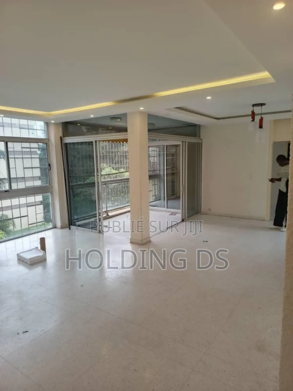 Furnished 3chbre Appartement dans La Vente En Blocs, Cocody à Louer