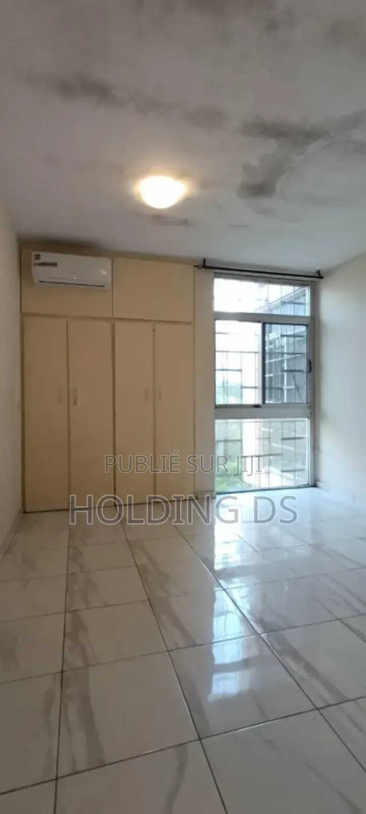 Furnished 3chbre Appartement dans La Vente En Blocs, Cocody à Louer