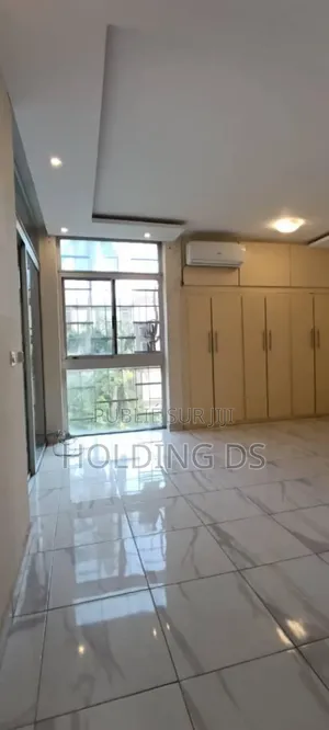 Furnished 3chbre Appartement dans La Vente En Blocs, Cocody à Louer