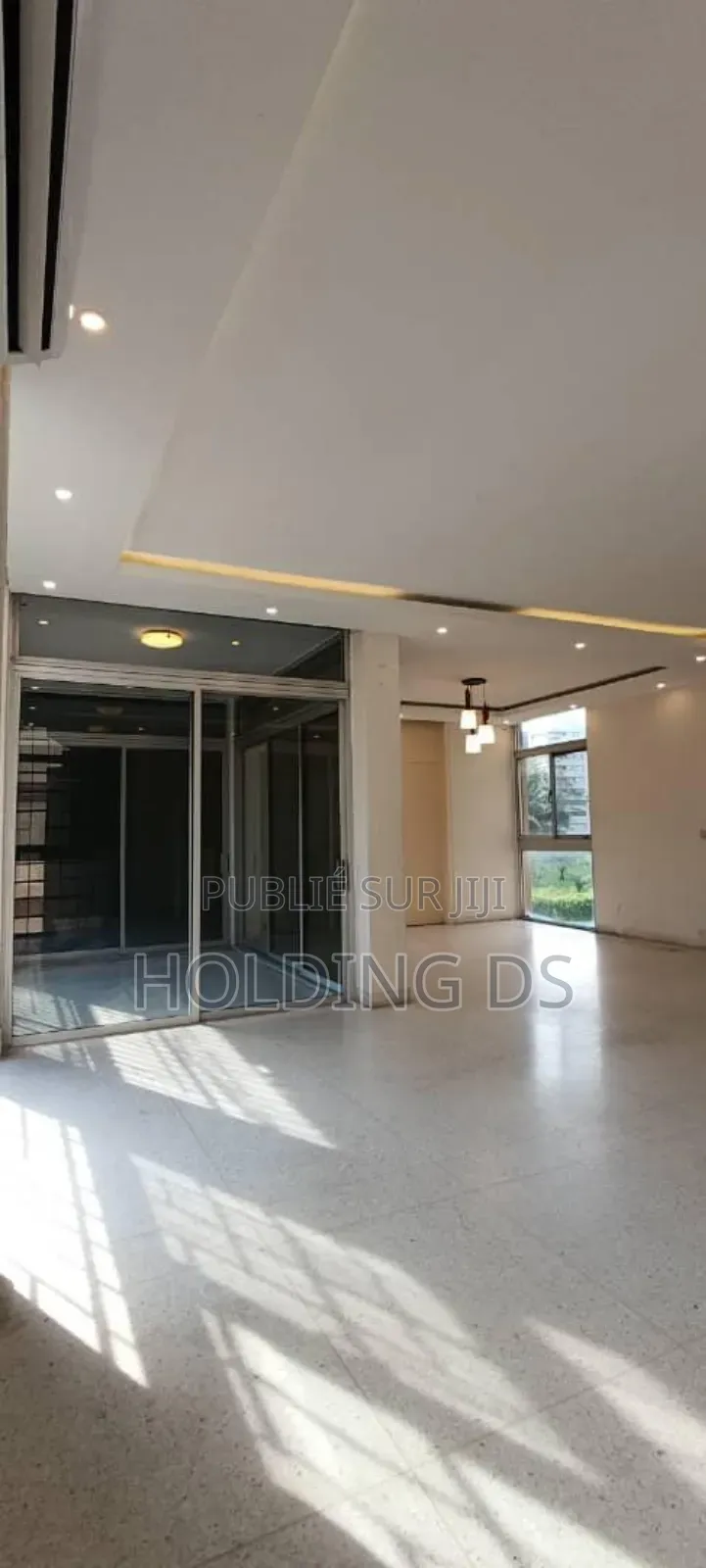 Furnished 3chbre Appartement dans La Vente En Blocs, Cocody à Louer