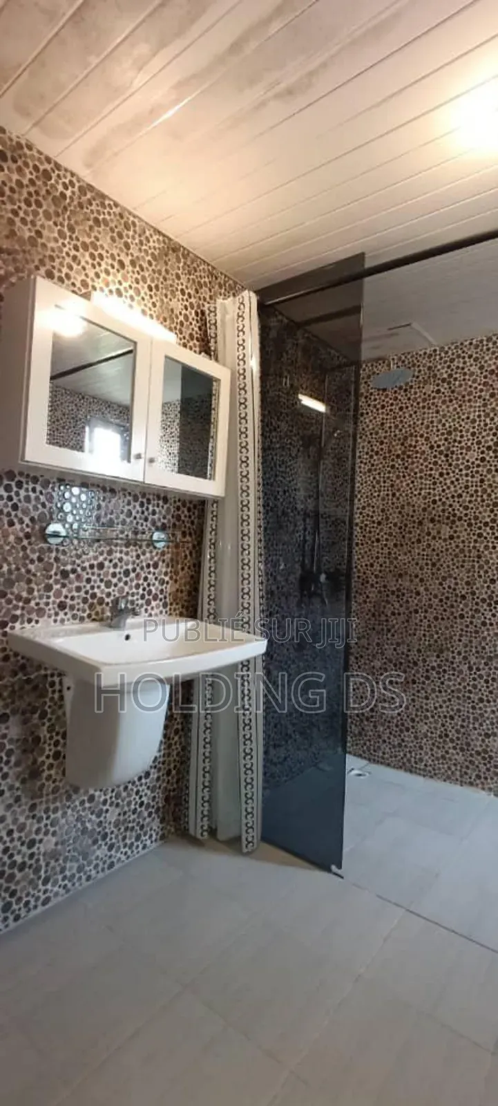 Furnished 3chbre Appartement dans La Vente En Blocs, Cocody à Louer