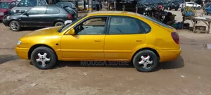 Toyota Corolla 1.4 Sedan 2002 Doré