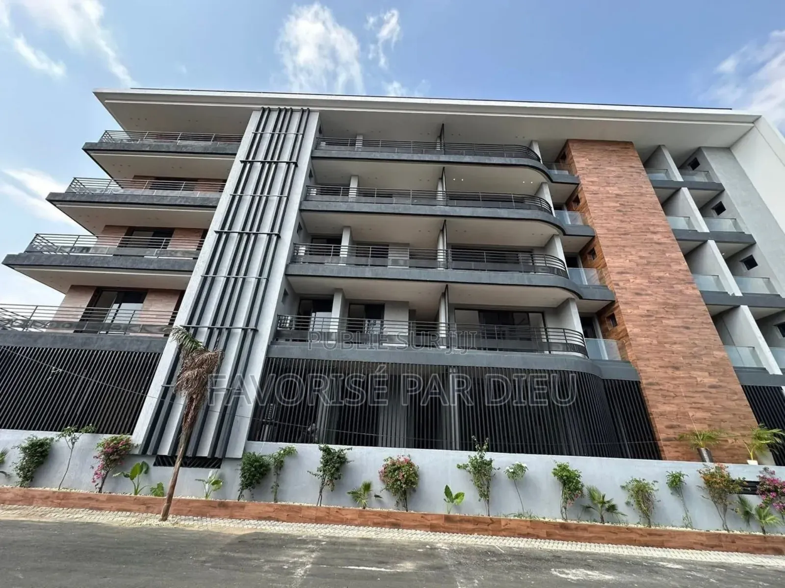 5chbre Appartement dans Cocody à Louer