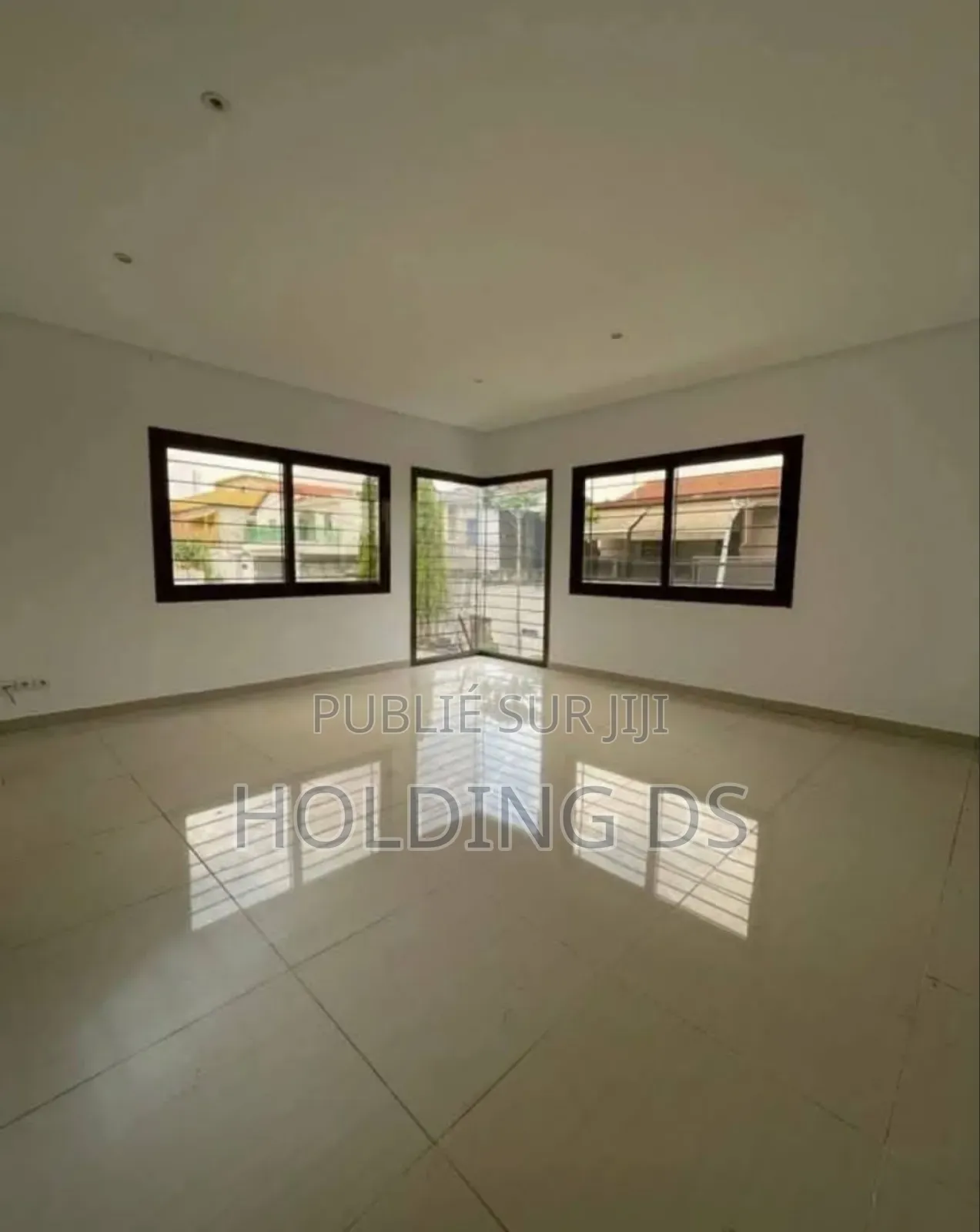 Furnished 4chbre Duplex dans Location , Cocody à Vendre