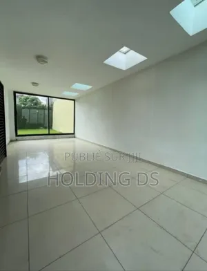 Furnished 4chbre Duplex dans Location , Cocody à Vendre