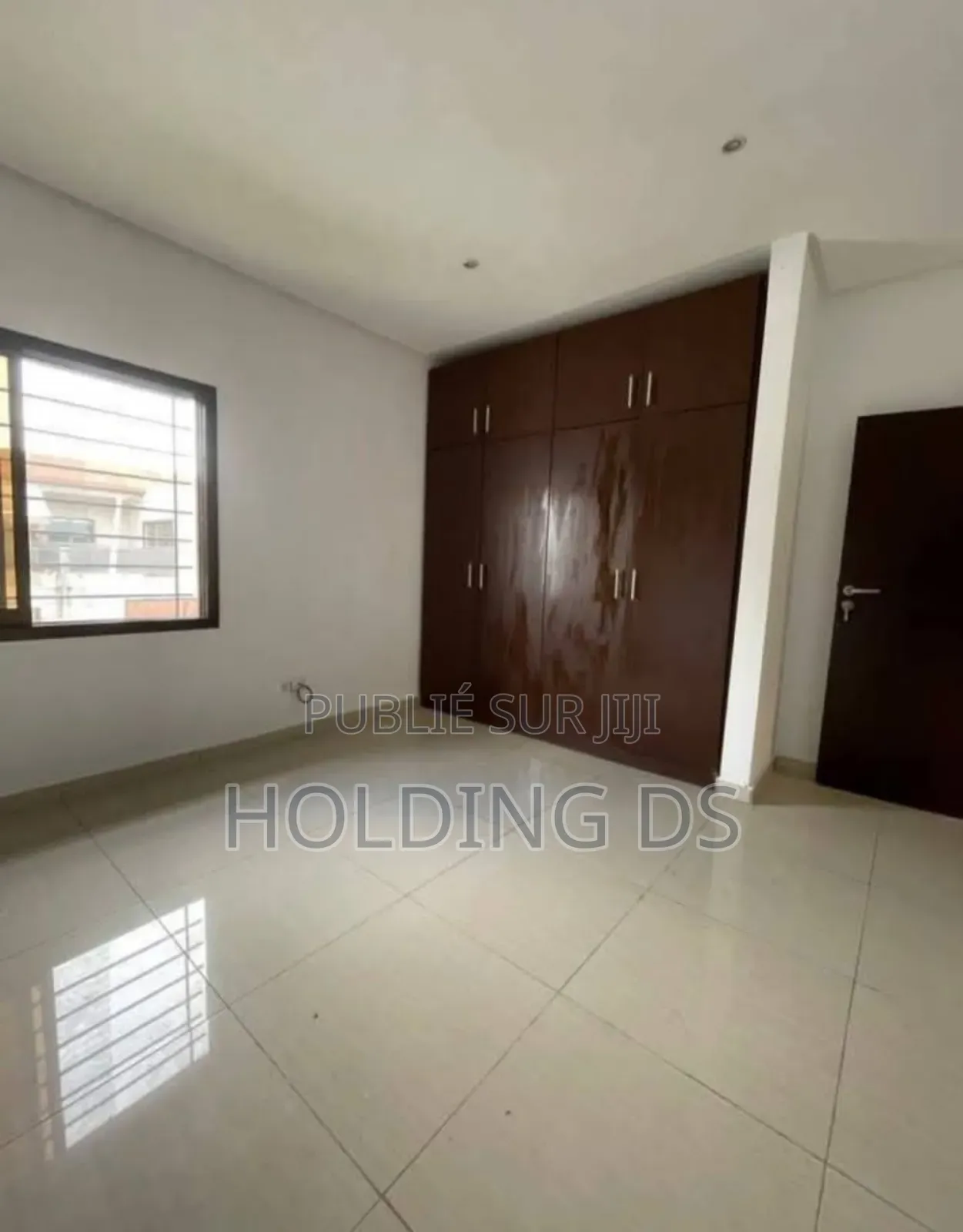 Furnished 4chbre Duplex dans Location , Cocody à Vendre