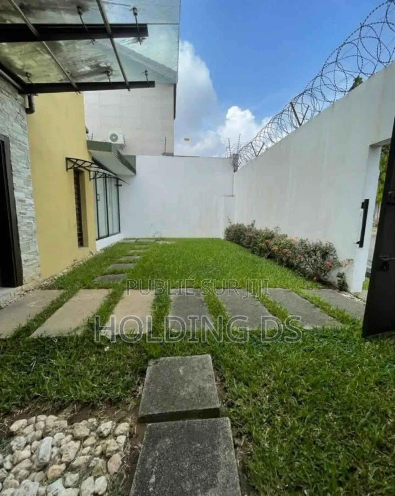 Furnished 4chbre Duplex dans Location , Cocody à Vendre