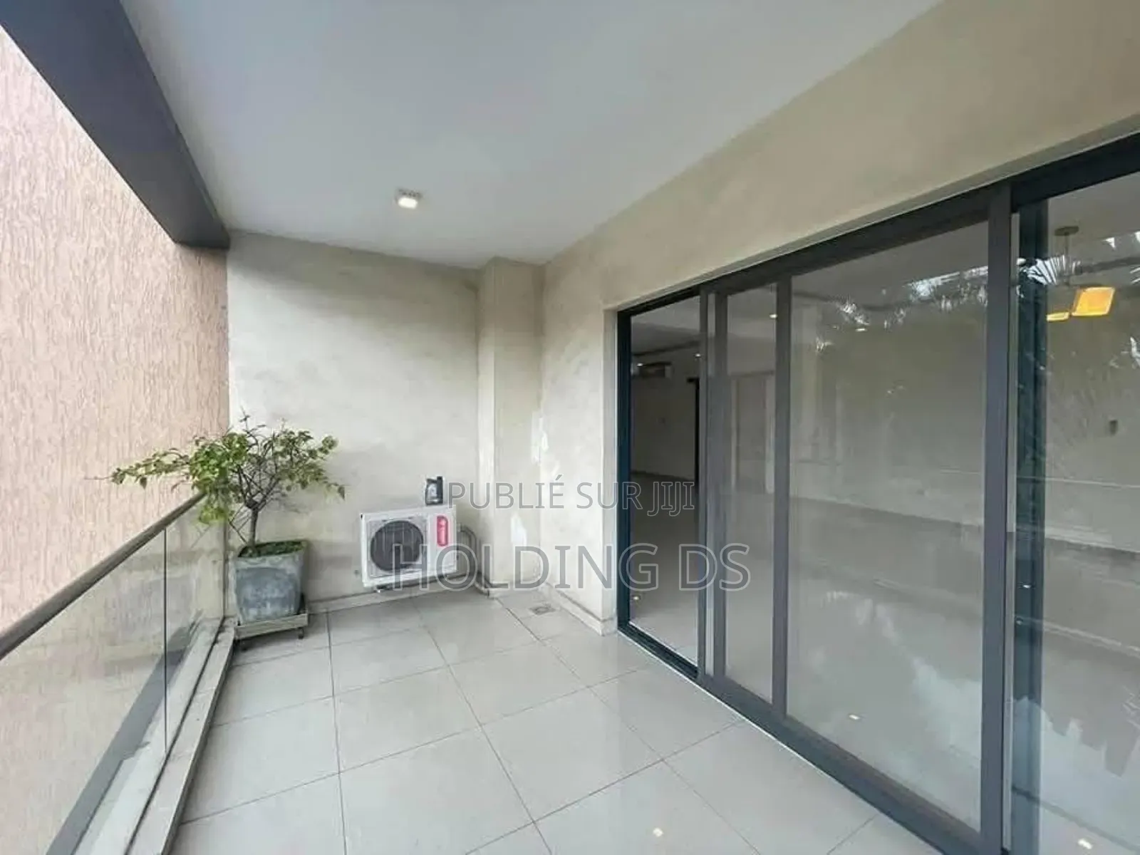 Furnished 3chbre Appartement dans Blocs Appartement, Cocody à Vendre