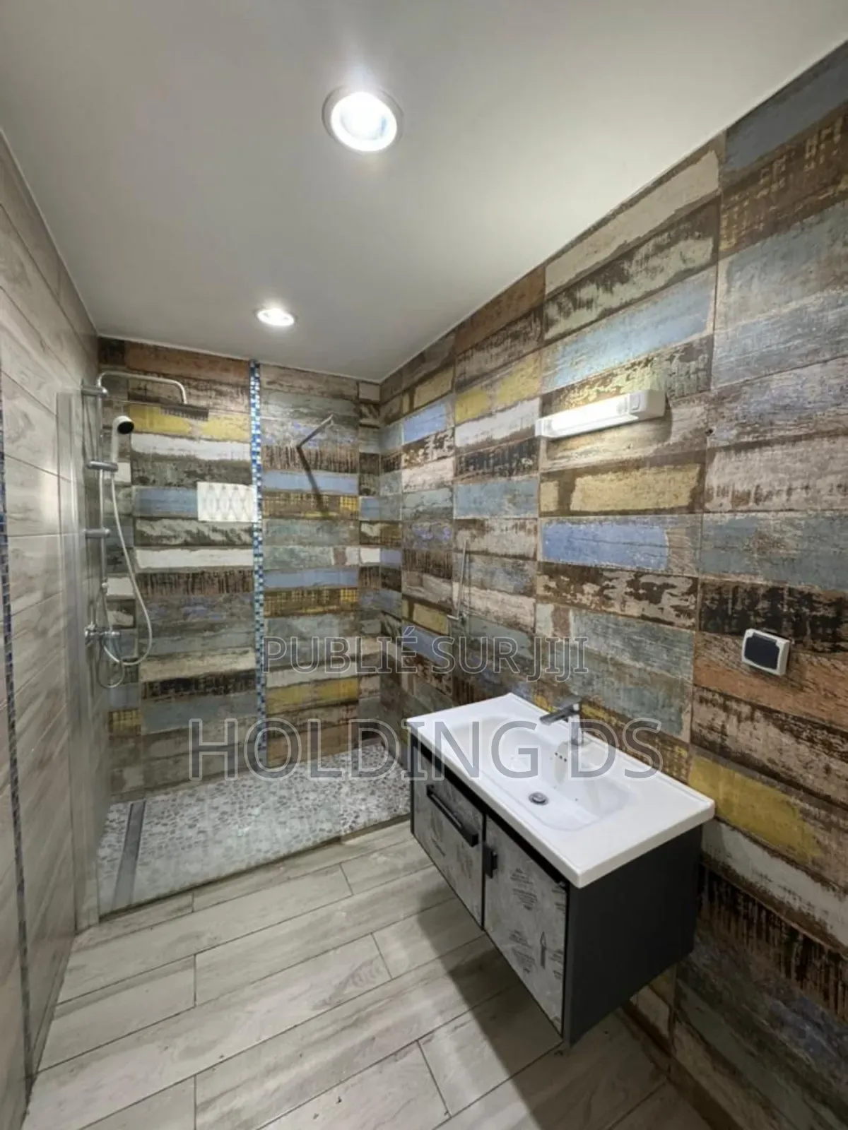 Furnished 8chbre Duplex dans Location  Immobilier, Cocody à Vendre