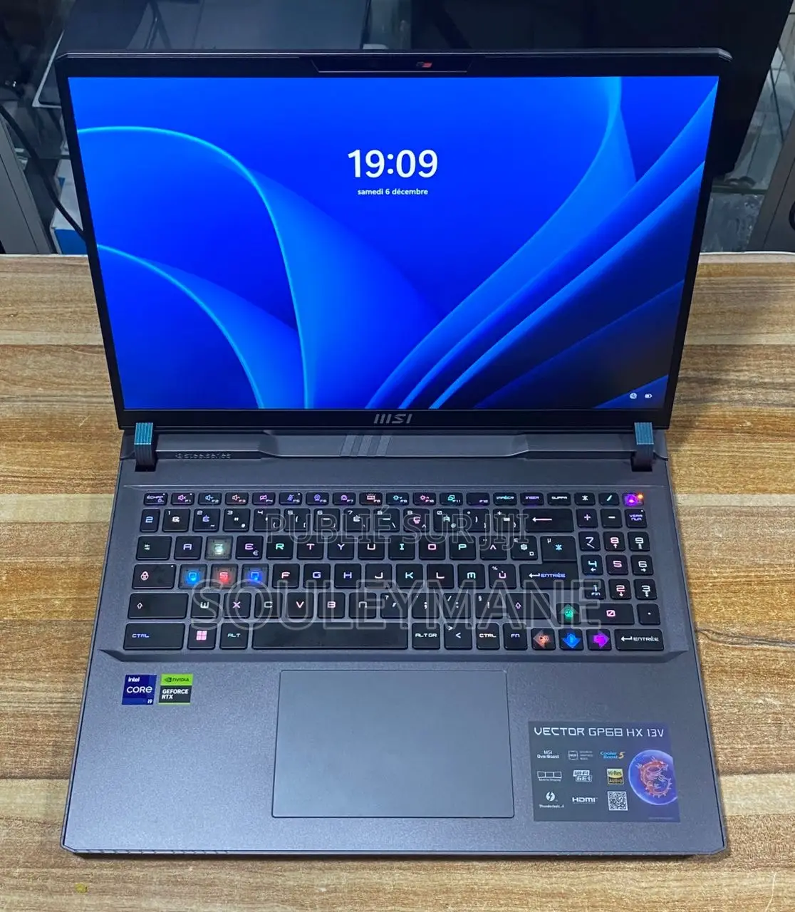 New MSI Vector GP68 HX 13V 32GB Intel Core I9 SSD 1T