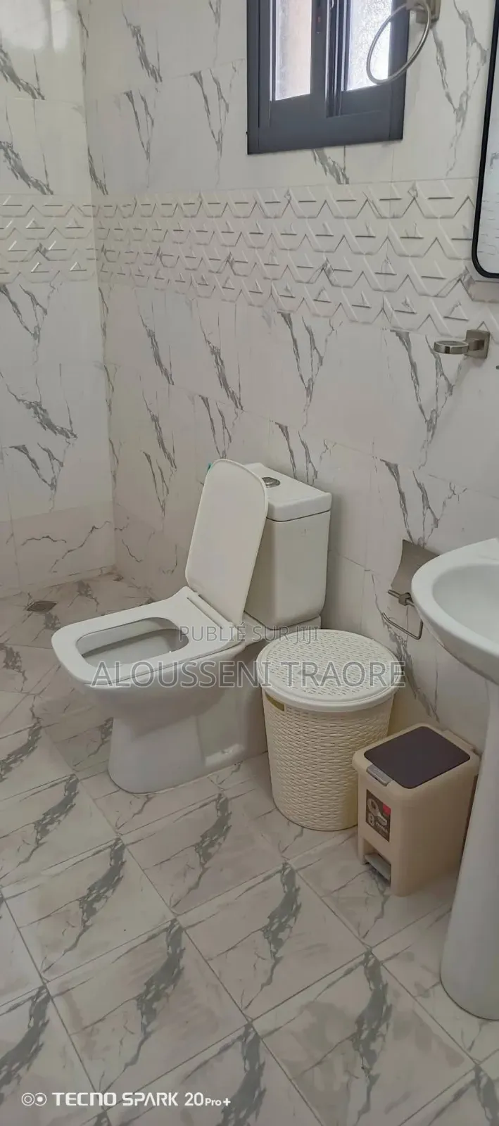 3chbre Appartement dans Tas Btp Entreprise, Cocody à Louer