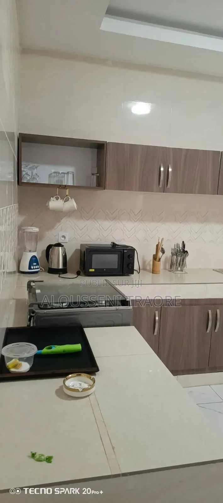 3chbre Appartement dans Tas Btp Entreprise, Cocody à Louer