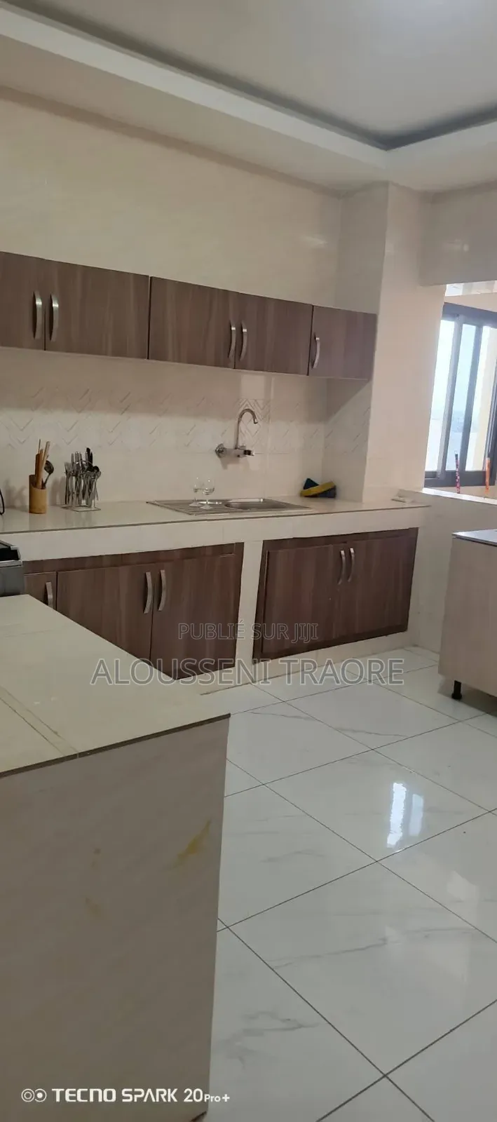 3chbre Appartement dans Tas Btp Entreprise, Cocody à Louer