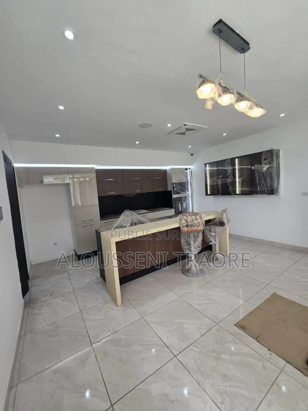 3chbre Appartement dans Tas Btp Entreprise, Cocody à Louer