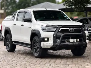 Photo - Toyota Hilux 2021 Blanc