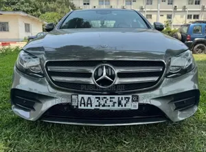 Photo - Mercedes-Benz E400 2018 Gris