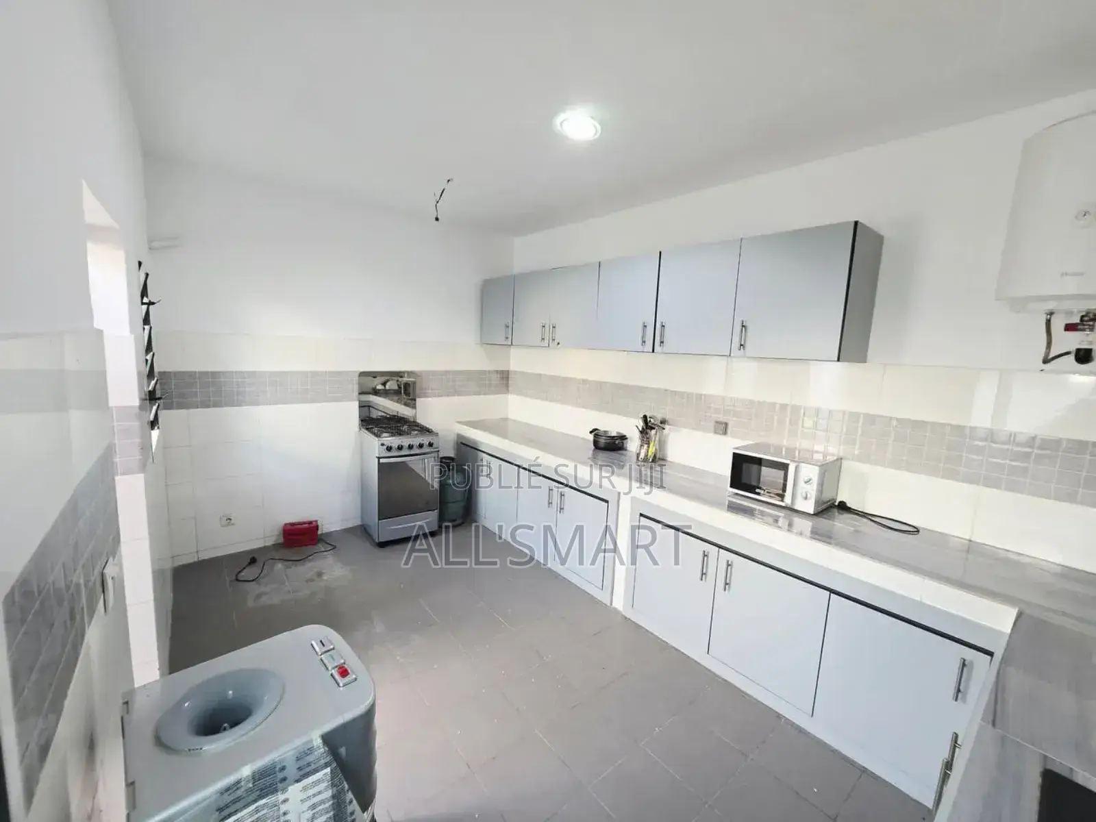 Furnished 3chbre Appartement dans Marcory à Louer