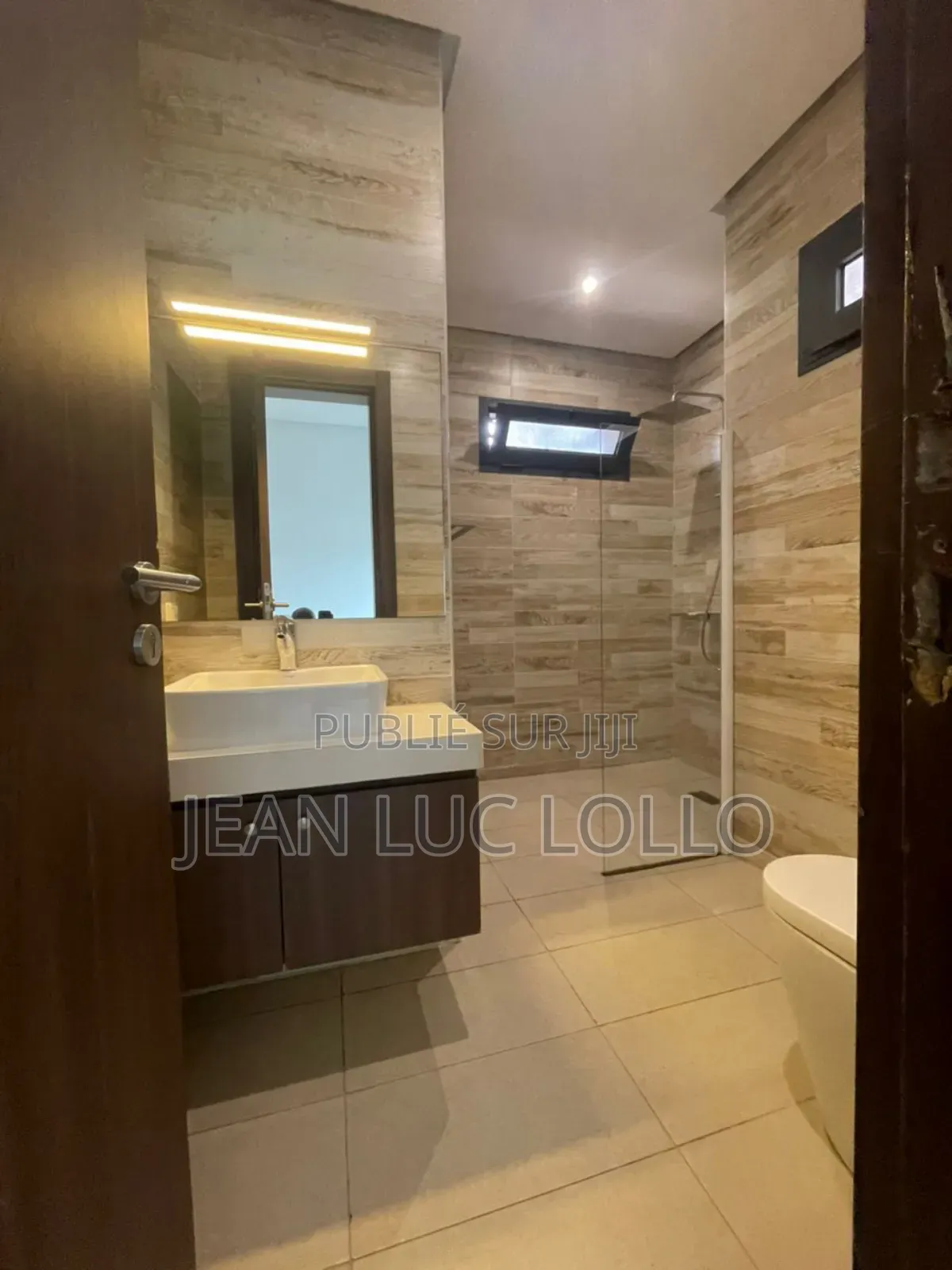 7chbre Duplex dans Lollo, Yopougon à Louer