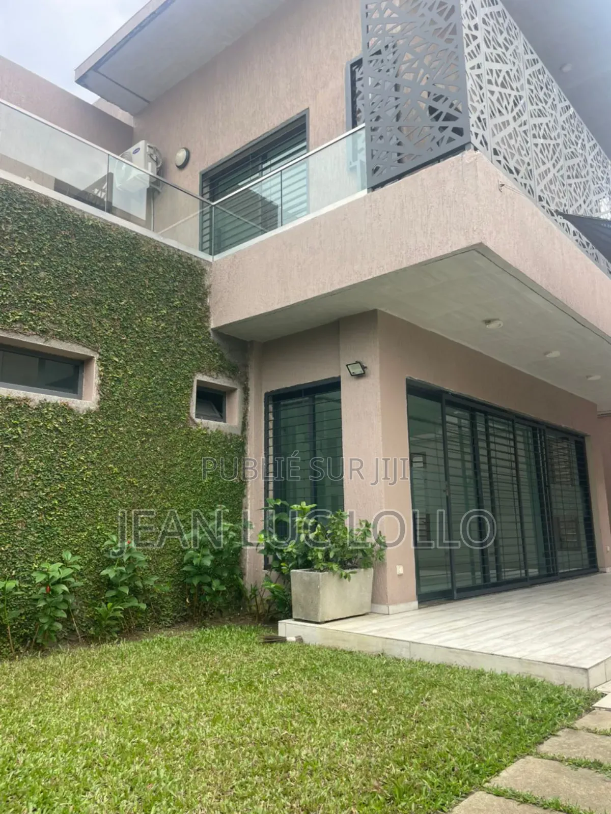 7chbre Duplex dans Lollo, Yopougon à Louer