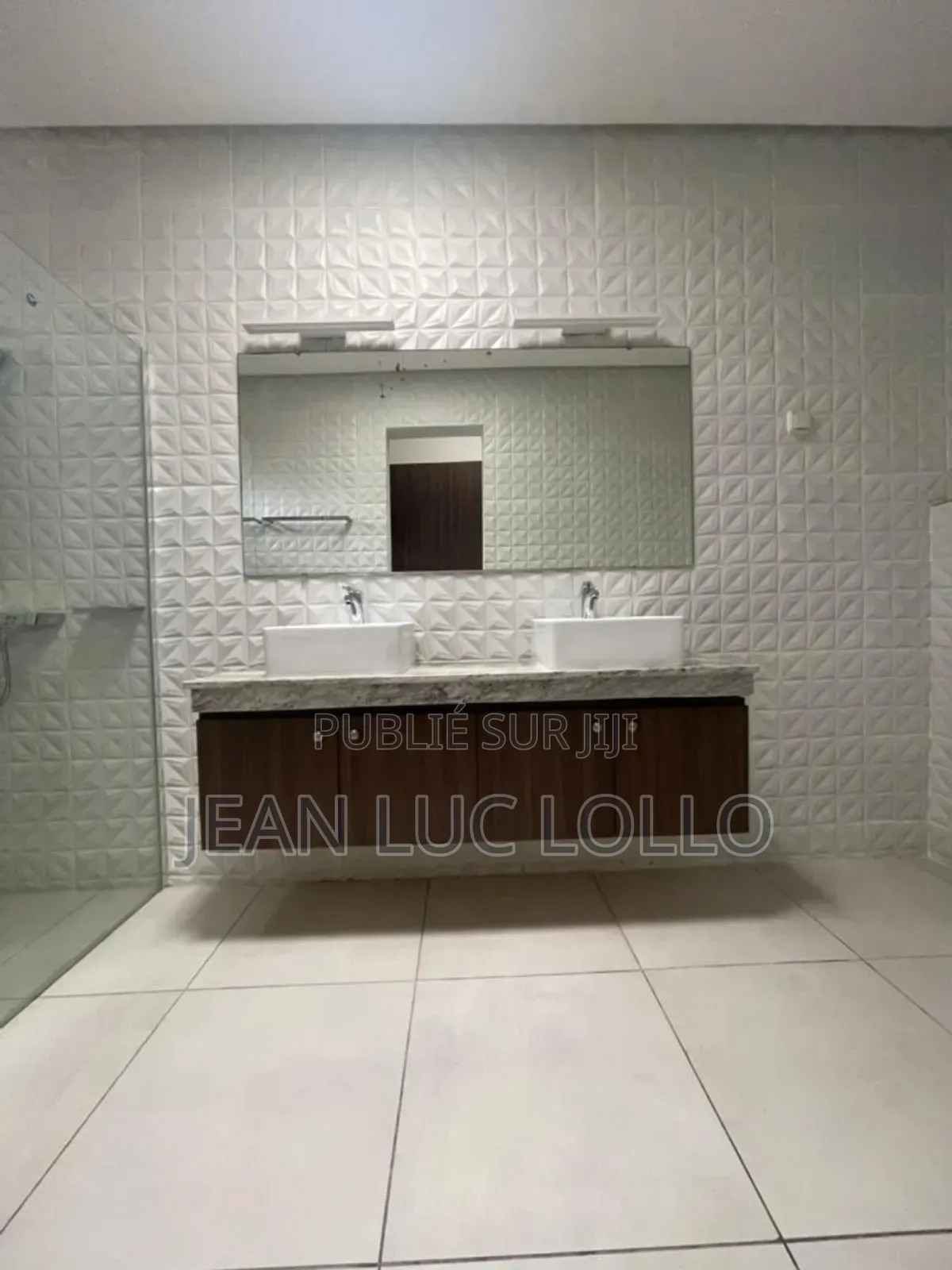 7chbre Duplex dans Lollo, Yopougon à Louer