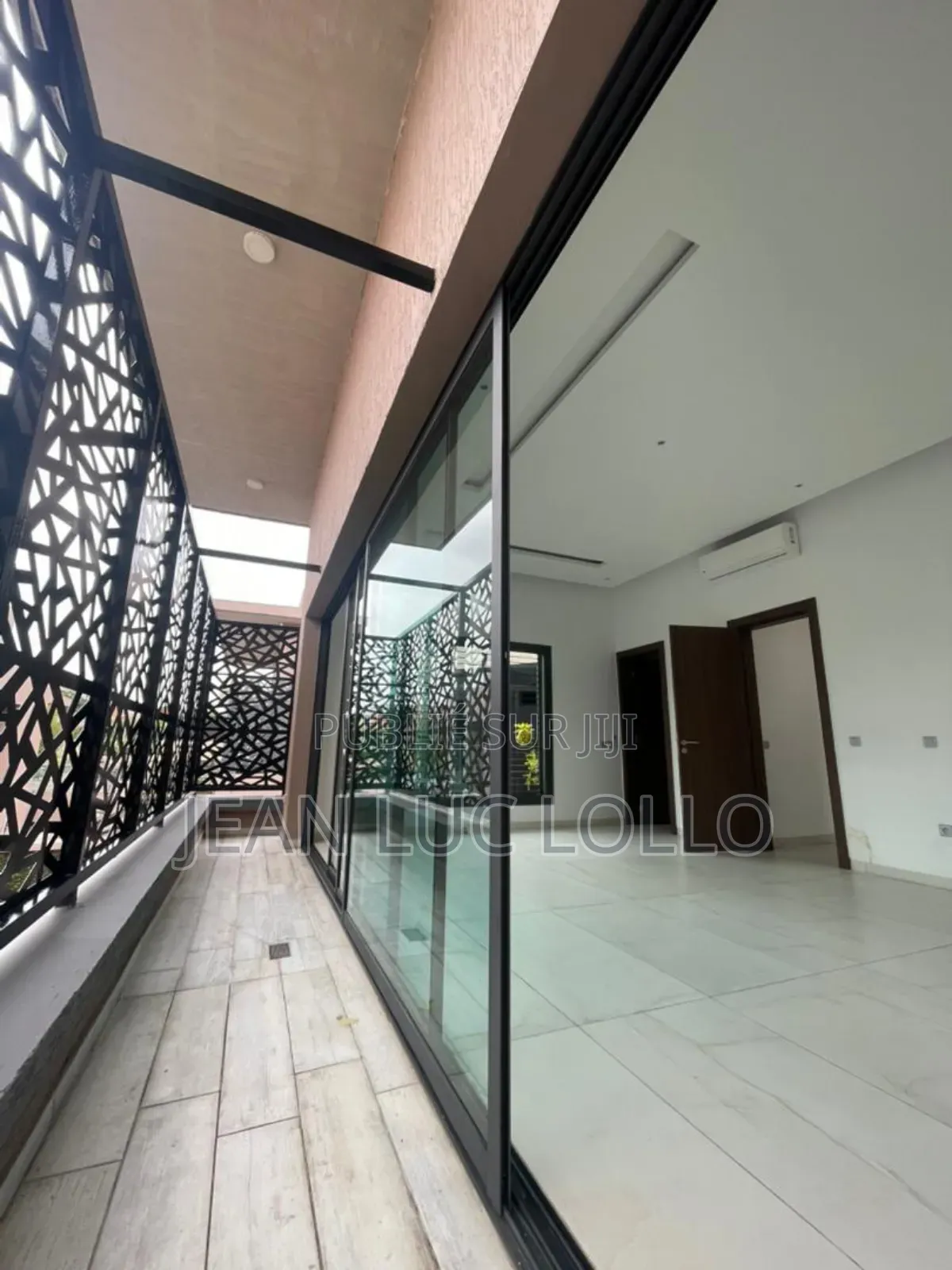 7chbre Duplex dans Lollo, Yopougon à Louer