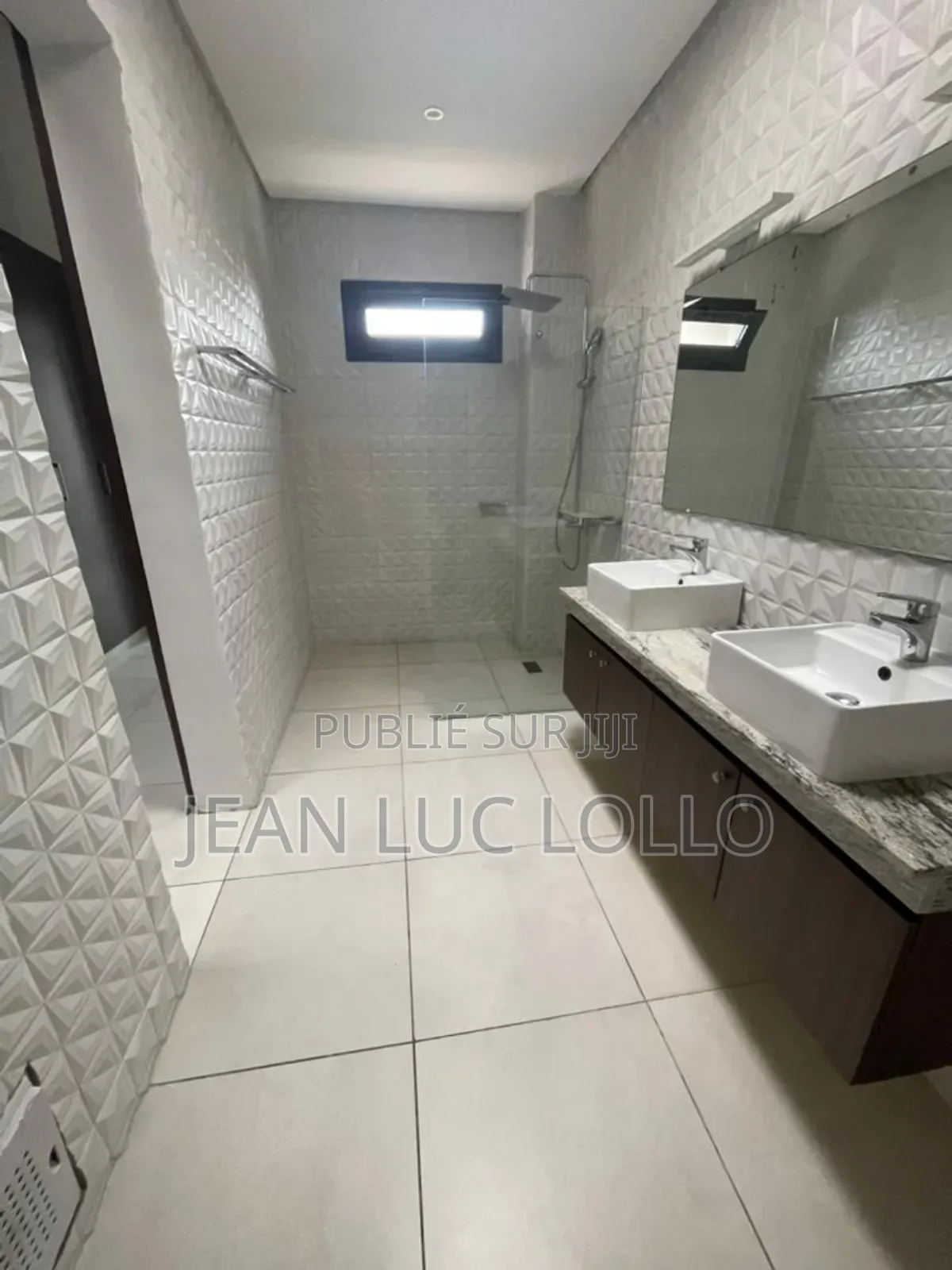 7chbre Duplex dans Lollo, Yopougon à Louer